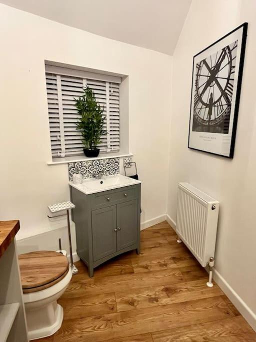 Corner House- With Outdoor Fireplace Holiday home *